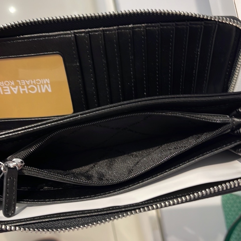 MICHAEL KORS LARGE TRAVEL CONTINENTAL WRISTLET WALLET PHONEHOLDER Black Multi - Picture 8 of 16